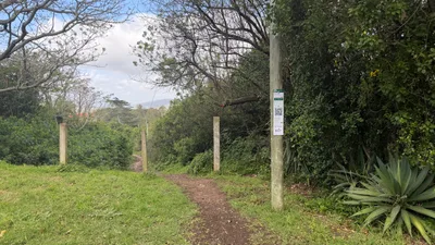 Jacobus Uys Way access to path down to railway line