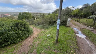 Wilshire Crescent Trail - Access to Westhill and the railway line. Trail might be slippery after rains.